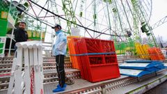 Desmontan parte de la noria de Vigo