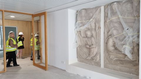 El relieve pétreo también es un guiño al antiguo edificio