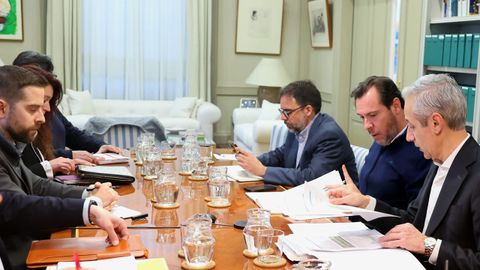 El ministro de Transportes, Oscar Puente, durante la reuni�n de este viernes con los sindicatos del sector ferroviario.