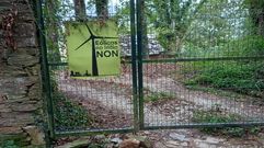 Cartel contra la instalacin de parques elicos en O Incio a la entrada de una propiedad en Trascastro