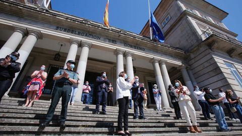 Minuto de silencio ante la Subdelegaci�n del Gobierno en Pontevedra