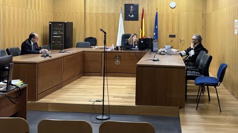 El denunciante no acudi� al juicio en Ourense y tuvo que suspenderse la vista