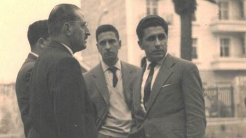 Foto hist�rica del colegio Peleteiro, con el fundador, Manuel Peleteiro, a la izquierda; el fallecido�Constantino Arnoso, tercero por la izquierda; y el tambi�n profesor Virgilio Moure,�a la derecha, que muri� en el 2024 a los 101 a�os