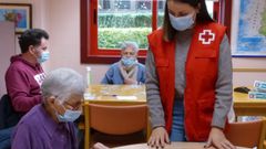 Vera est� al frente de un taller de memoria para mayores en la Cruz Roja de Ourense