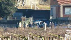 La Guardia Civil en una vivienda de Lanta�o, en el municipio de Portas