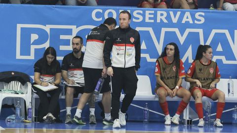 Luis Lpez-Tulla, en el banquillo del Poio Pescamar, en una imagen reciente
