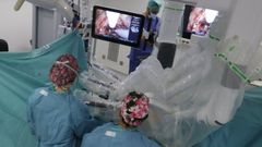 Operaci�n de pr�stata con el robot Da Vinci en el Chuac, el pasado mes de septiembre