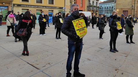 Concentracin del sector de la peluquera por la bajada del IVA al 10%, hoy, en Oviedo