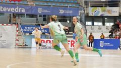 Las jugadoras del Poio Pescamar celebrando uno de los tantos de la final de Copa