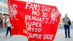 Protestas de aficionados del Liverpool en contra de la Superliga