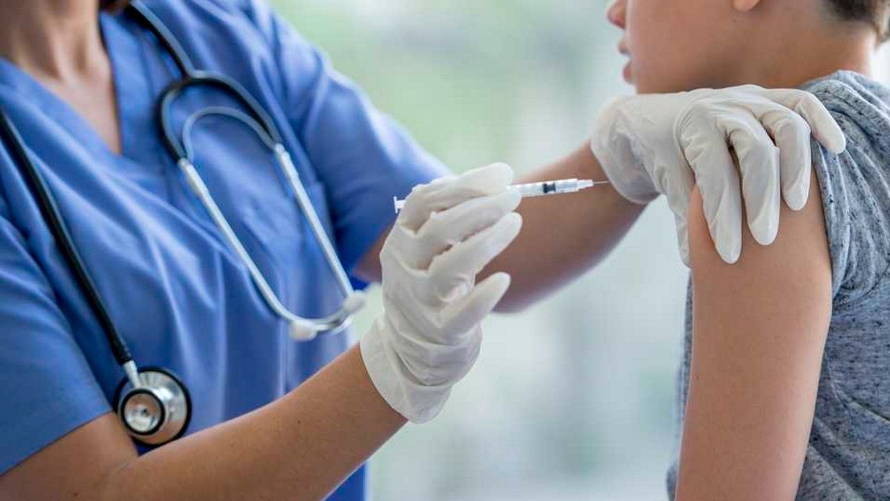Galicia amplía a los varones de hasta 25 años la vacunación frente al virus del papiloma humano