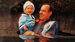 José María Valle, con su nieto cuando era niño.