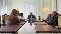 Reuni�n del subdelegado del Gobierno con representantes vecinales de O Pino.