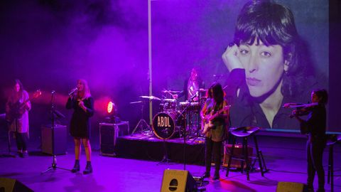 A Banda da Loba actuar en el auditorio de Vilalba dentro del espectculo Por Xela