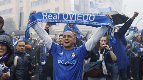 Recibimiento al Real Oviedo antes del partido de playoff contra el Eibar