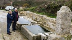 Luis Menor, con el alcalde de Lobeira, Antonio Iglesias.