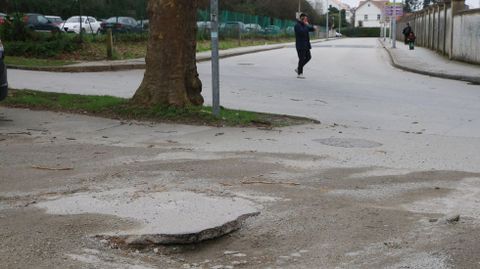 S�nchez Aguilera, en febrero. El principal aparcamiento disuasorio de Ferrol, con piedras al aire en el acceso desde la estaci�n.