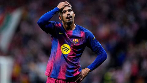 Ronald Araujo, durante un partido con el Barcelona la temporada pasada.
