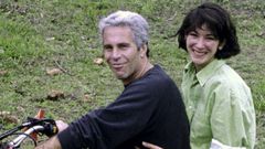 Jeffrey Epstein junto a Ghislaine Maxwell.