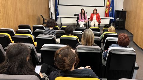 Las concejalas Cristina Pardo y Marta Iglesias se reunieron con la comunidad escolar de Culleredo.