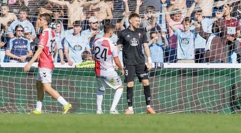 El portero del Celta Ionut Andrei Radu, durante el duelo ante el Alav&eacute;s.