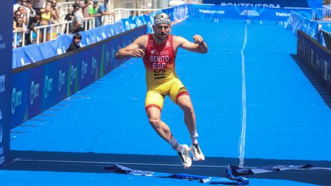 Antonio Benito, tras cruzar la l�nea de meta del Centro Galego de Tecnificaci�n Deportiva de Pontevedra