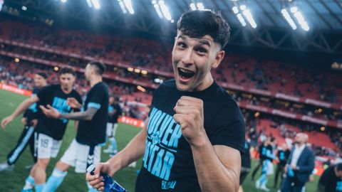 El Celta, con Yoel Lago a la cabeza, celebrando la clasificaci&oacute;n a competiciones europeas