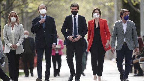 Pio Garc�a-Escudero, Casado, Ayuso y Mart�nez-Almeida pasean por Madrid