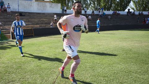 Ian Mackay salta al campo del Ciudad de Tudela