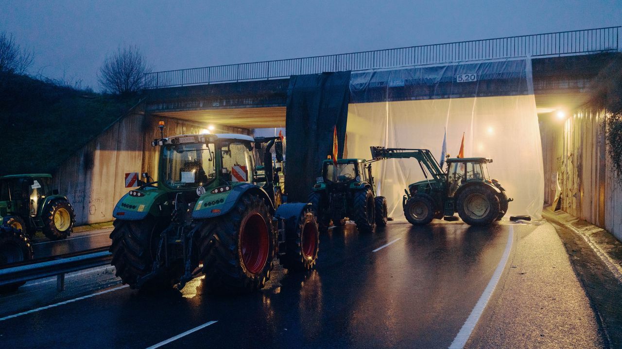 El Súper Jueves del campo: los tractores salen de nuevo a la calle en una treintena de ciudades españolas