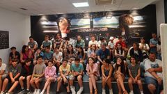 Chicos y chicas de la asociaci�n Inventiva aguardan en las instalaciones de la Tecn�pole.