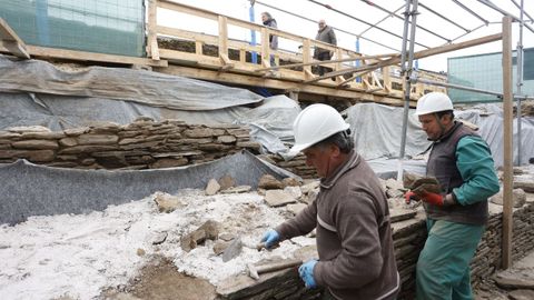 Obras de reconstrucci�n del muro derrumbado de la Muralla de Lugo