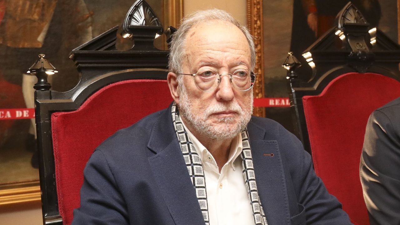 Xosé Luis Barreiro Rivas aborda la «Crisis del sistema democrático» en el Museo de Pontevedra