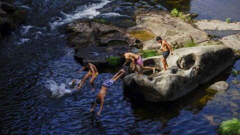 Bao en el ro Avia, en Ourense.