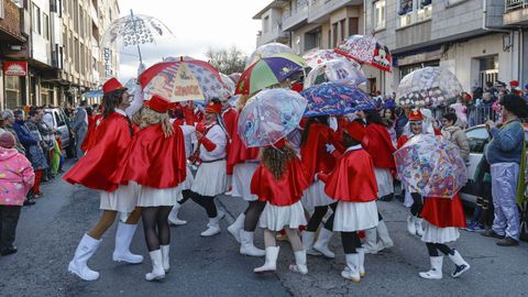 Gran desfile en Xinzo de Limia en el d�a grande del entroido