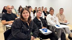 Parte de los alumnos que ayer comenzaron sus prcticas de TCAE en el CHUO.