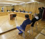 Los dos acusados ayer en el juicio que se celebr� en la Audiencia. 
