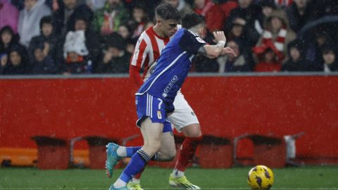 Derbi asturiano entre el Real Sporting de Gijon y el Real Oviedo en El Molin�n