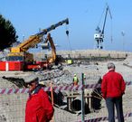 La aparatosa canalizaci�n del r�o de A Concha alcanza ya pr�cticamente al paseo mar�timo.