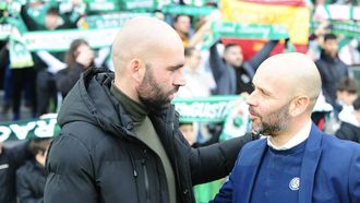 Los entrenadores de Celta y Racing, en su enfrentamiento previo, en Copa en enero del 2025.