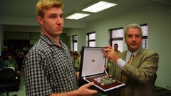 Julio Gonz�lez recibi� una placa conmemorativa en Foz en el 2001