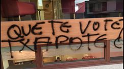 Pintada en una de las fachadas exteriores del hotel