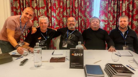 Miembros de la Asociacin Profesional de Funcionarios de Prisiones, este fin de semana, en el congreso celebrado en Len. Entre ellos -el segundo desde la derecha-, Too Rigueira, funcionario de Monterroso.