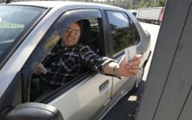 Los empleados que ya est�n trabajando entraron en la f�brica a las dos en el turno de tarde. 