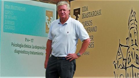 El catedr�tico de Psicolog�a Cl�nica Gualberto Buela-Casal dirige el curso.