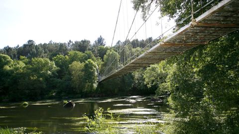 nsua de Seivane con el puente colgante de Parada