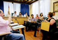 PSOE y Ames Novo (a la derecha) fueron muy cr�ticos con las decisiones del gobierno.