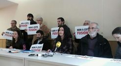 La plataforma Non � fusi�n de Cerdedo-Cotobade se present� ayer y est� dispuesta a frenar el proceso. 