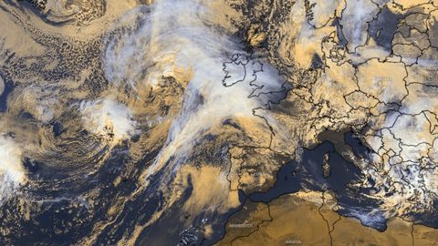 Imagen satelital de la borrasca Pedro situada ayer al oeste de Irlanda