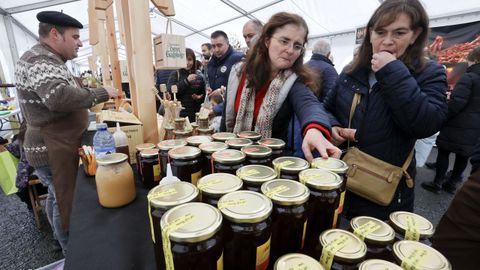 A Feira do Mel da Montaa celbrase na parroquia de Viveir, en Muras.